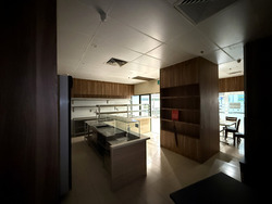 Lucky Plaza (D9), Retail #554451861